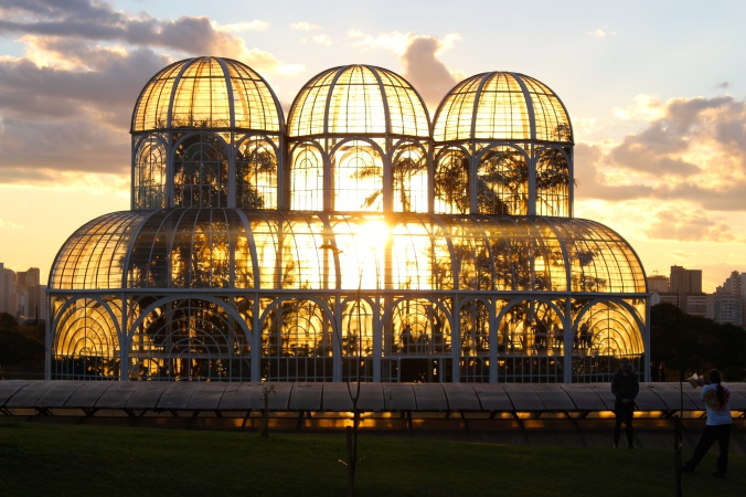 Jardim Botânico's greenhouse at sunset. 